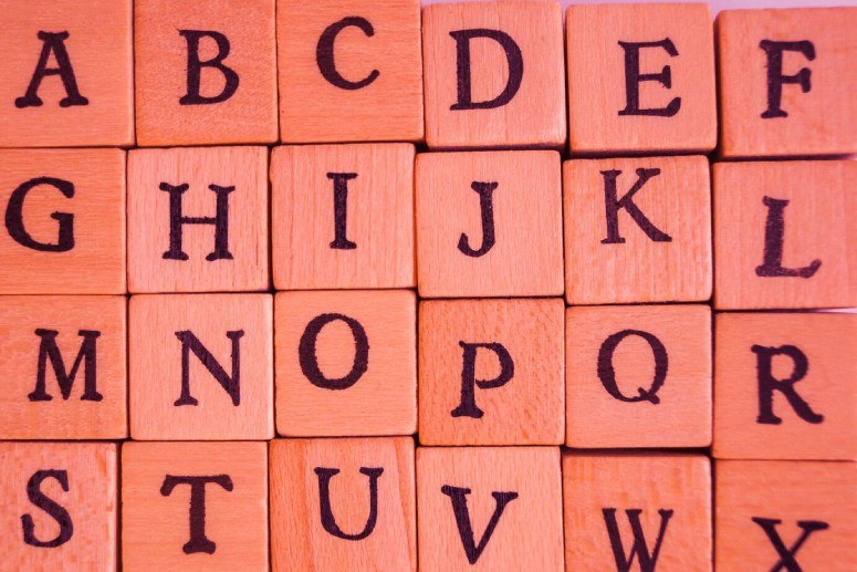 Wooden cubes with the letters in it