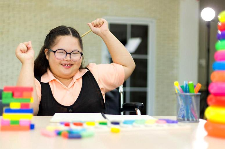 A Girl held a pen and smiling